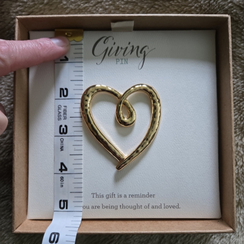 Giving Pin Demdaco Gold Heart Brooch New In Box - Picture 10 of 11